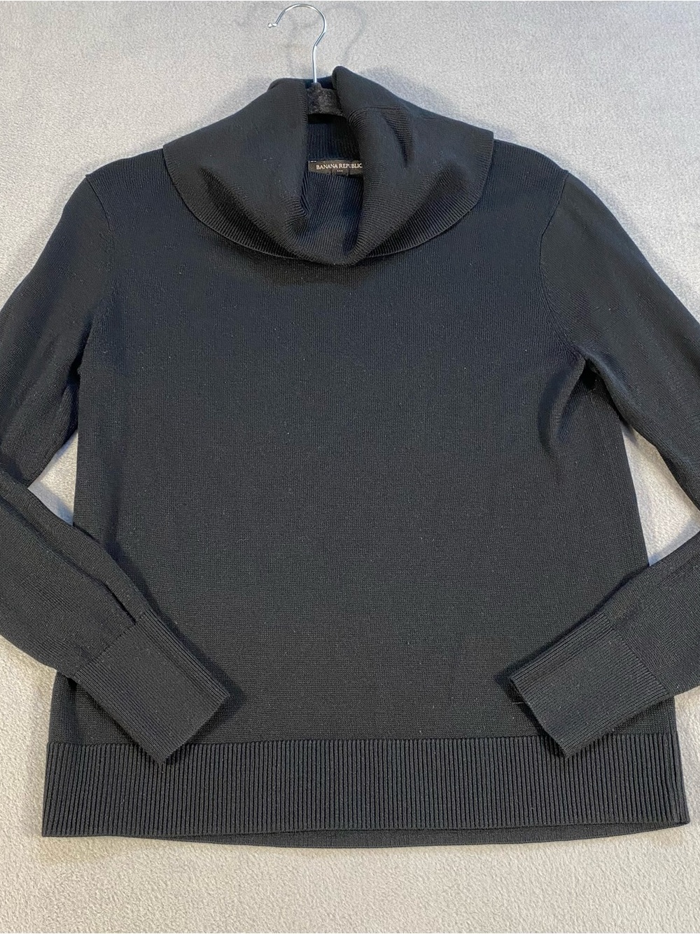 Banana Republic women’s Black Turtleneck Sweater, long sleeves, size S